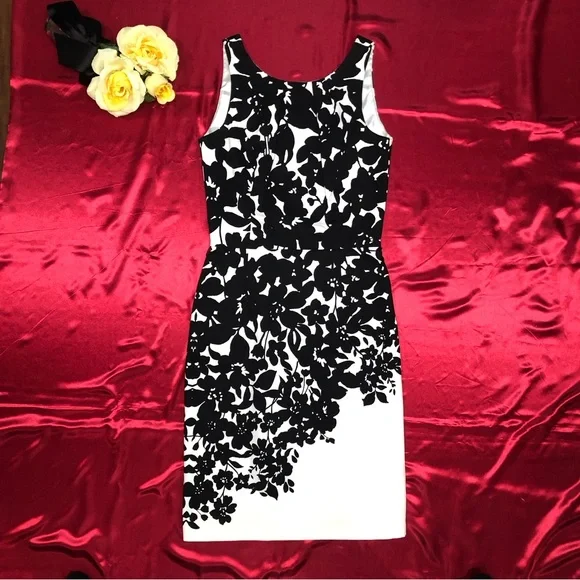 White House Black Market (WHBM) Floral Print Sleeveless Sheath Dress With A Belt - Picture 3 of 12
